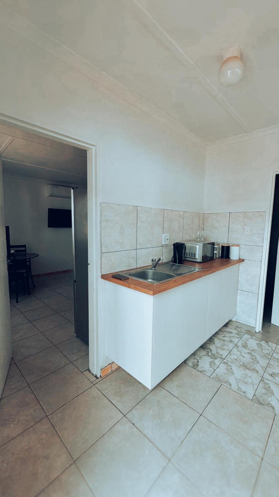 Central Nomad Apartment Виндхук Экстерьер фото