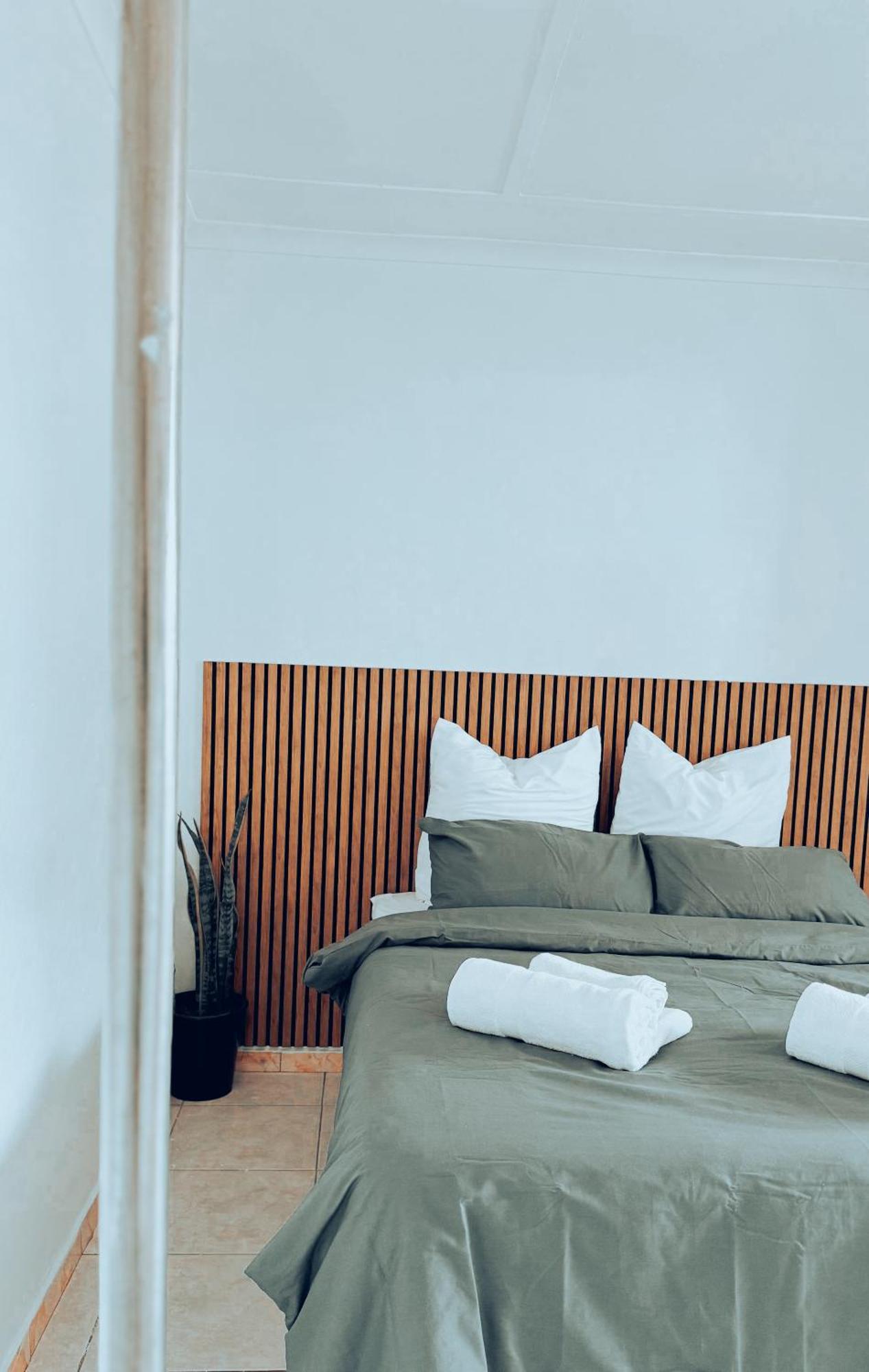 Central Nomad Apartment Виндхук Экстерьер фото